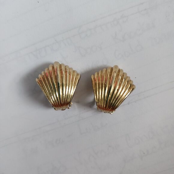 Vintage Givenchy Paris New York Fan Shell Design Clip Earrings Gold Tone Signed - Picture 1 of 14